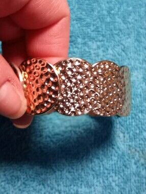Hammered Disc Gold-Tone Women's Stretch Bracelet